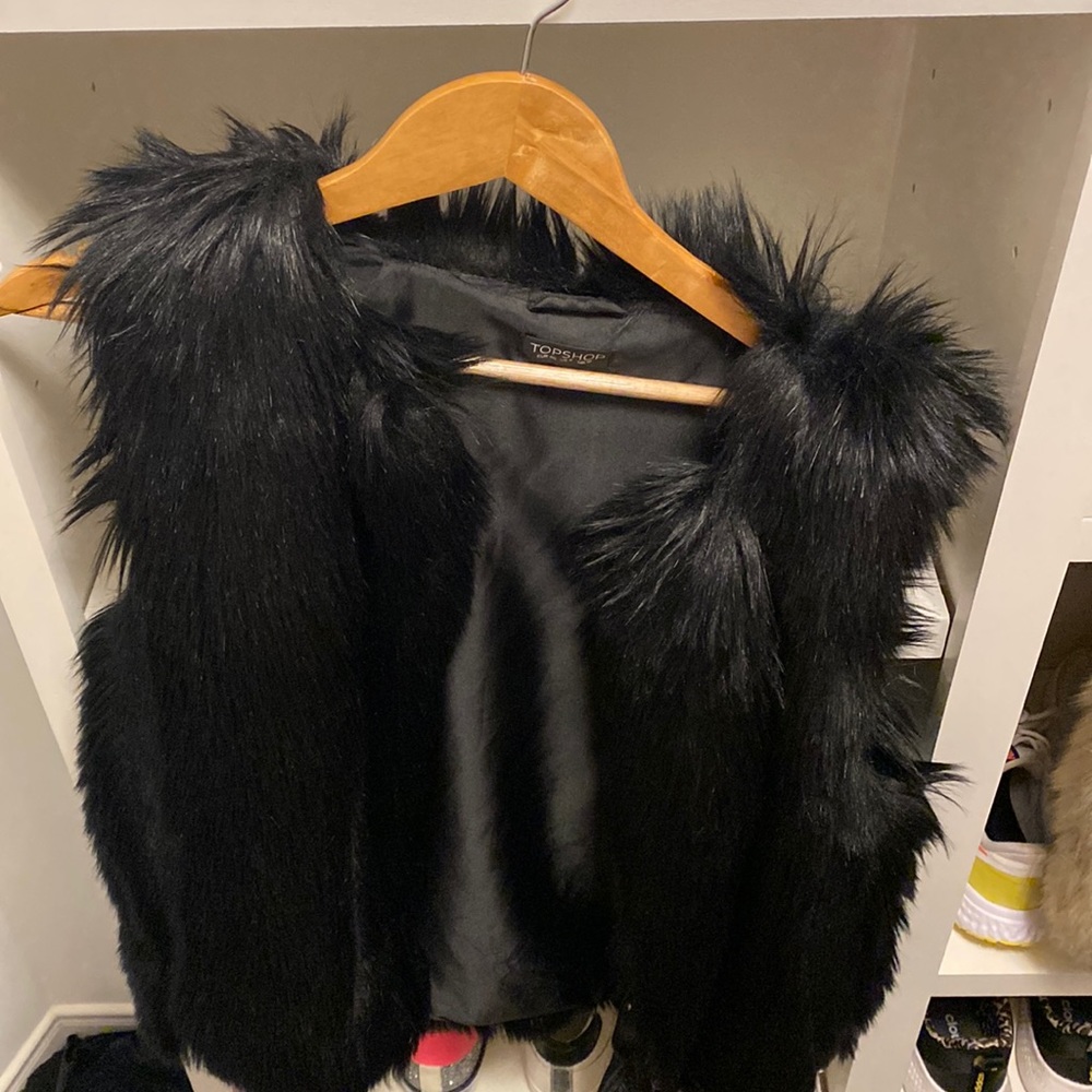 Top ship faux fur vest